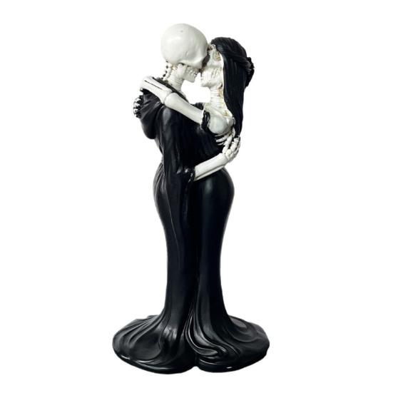 Skeleton Couple Kissing Figurine Romantic Skeleton Lovers Statue Resin Collectible Tabletop Ornament for Gothic Home Office Desk Decor