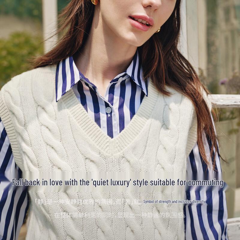 Navigare Women's 100% Wool V-Neck Sleeveless Sweater Vest