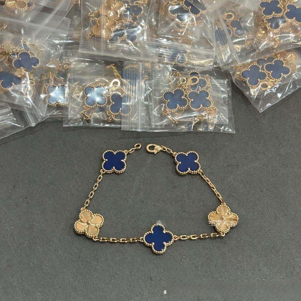 Hochwertiger roter Chalcedon Laser vierblättriges Kleeblatt fünfblütiges Armband 18K Roségold leichter Luxusschmuck Geschenk für Freundin