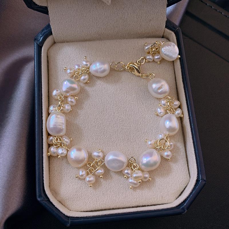 A Delicate and Luxurious Baroque Style Freshwater Pearl Bracelet, Suitable for Daily Wear, Gifts, Weddings, Parties, Banquets, Holidays