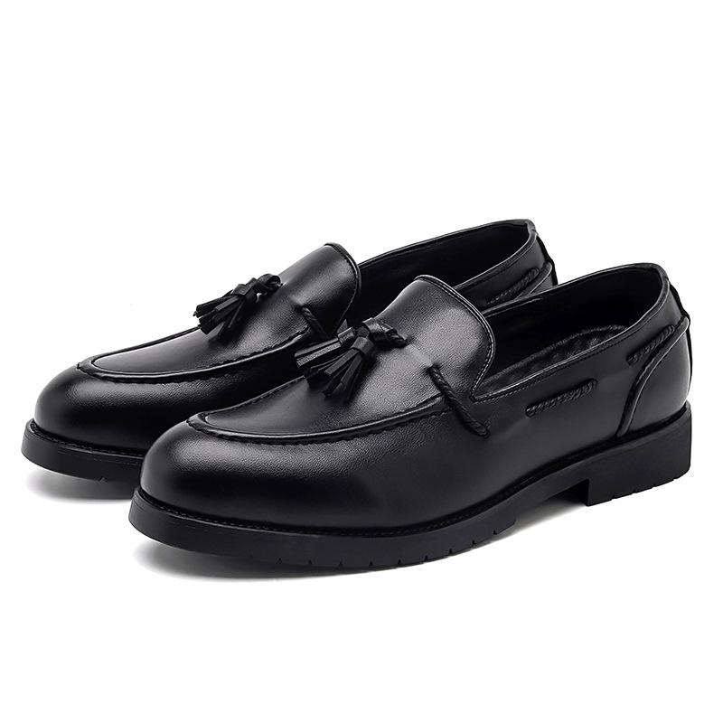 Fashion Men's Loafers, Fashionable Large-sized New Leather Shoes, Trendy Hairstylists Wearing Lazy Casual Shoes On One Foot A19