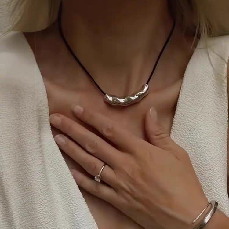 High-End Korean Wax Rope Silver Pendant Necklace: Chic Autumn/Winter Design