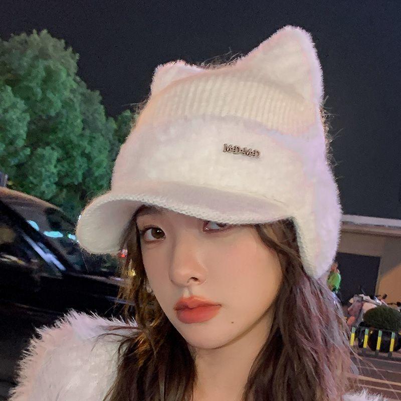

Cute Cat Ear Women s Winter Hat - Warm Knitted Cap with Ear Flaps, Brim & Fleece Lining, Street Style Curved Visor, Face-Slimming Design one size білий