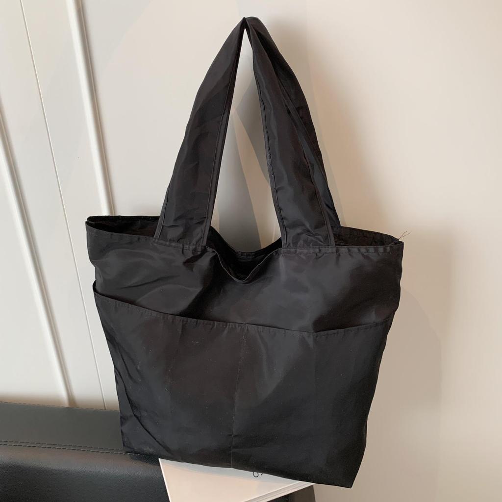European-American Fashion Large Capacity Travel Bag - Solid Color, Nylon, Handheld or Shoulder Style for Women