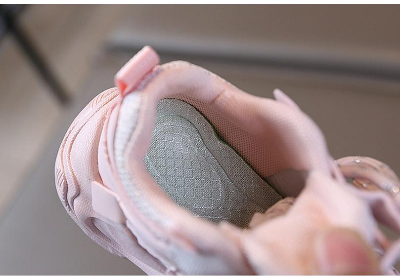 Children's Breathable Mesh Sports Shoes - Soft Sole, Non-Slip Running Shoes for Boys & Girls, Trendy Student Footwear.