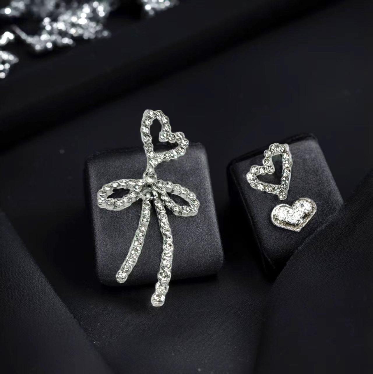 Women s Asymmetrical Heart-Shaped Bow Earrings - Unique, Luxury Accessory for a Chic, Sophisticated Look