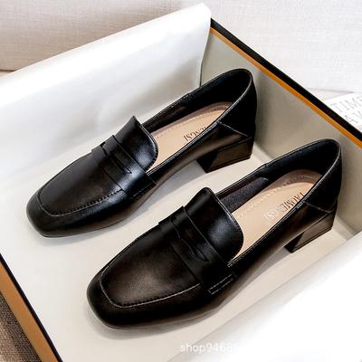 2025 lente en herfst nieuwe zacht leer mode enkele schoenen Britse stijl vierkante neus loafers damesschoenen retro kleine leren schoenen damesschoenen luie schoenen