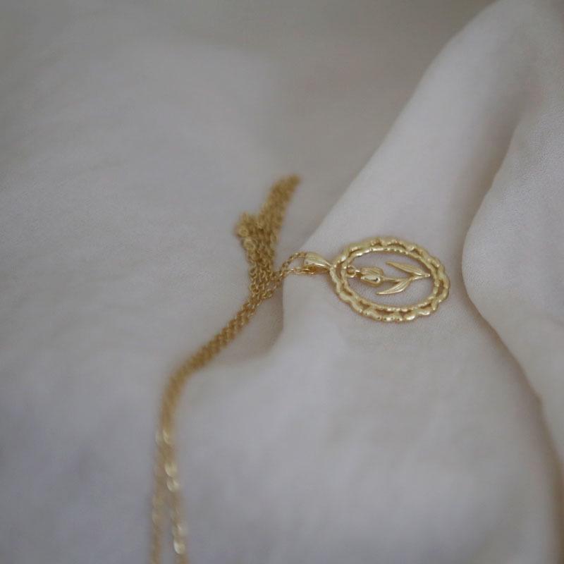 Eternal Love Tulip Pendant Necklace: Gold-Plated S925 Sterling Silver, Vintage Lace Design
