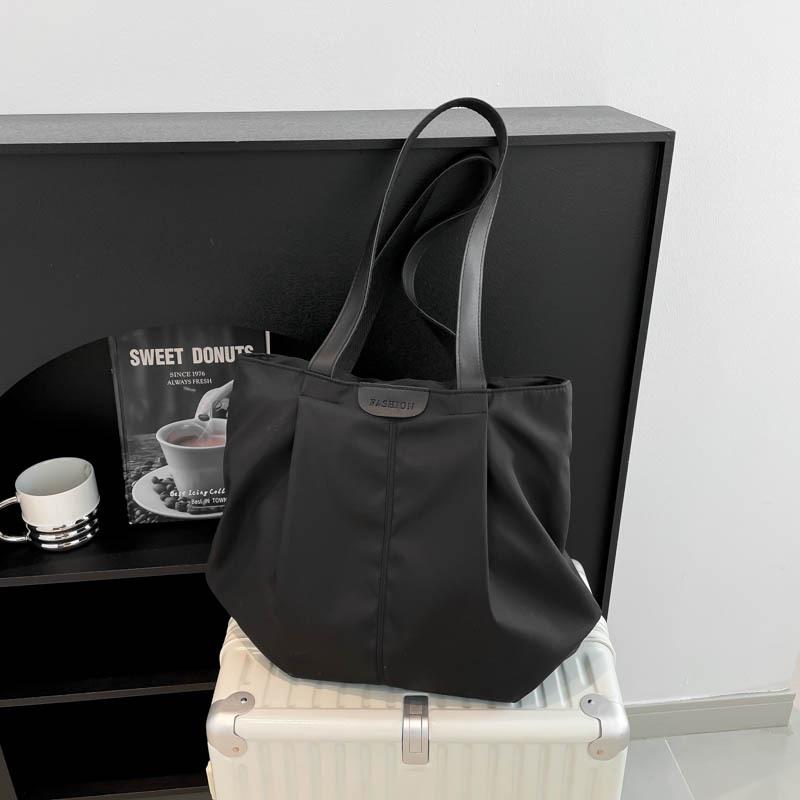 Large-capacity women's bags, new fashionable waterproof bags, portable shoulder large bags, casual and simple cloth bags.