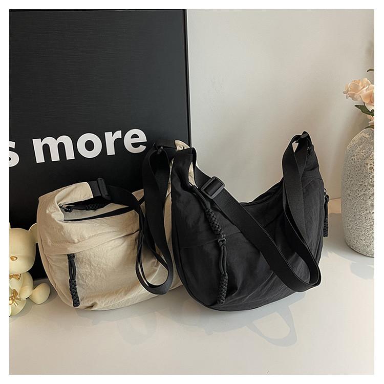 IELGY Large Capacity Commuter Work Cloth Bag Fashion Nylon Dumpling Bag Crossbody Korean Version