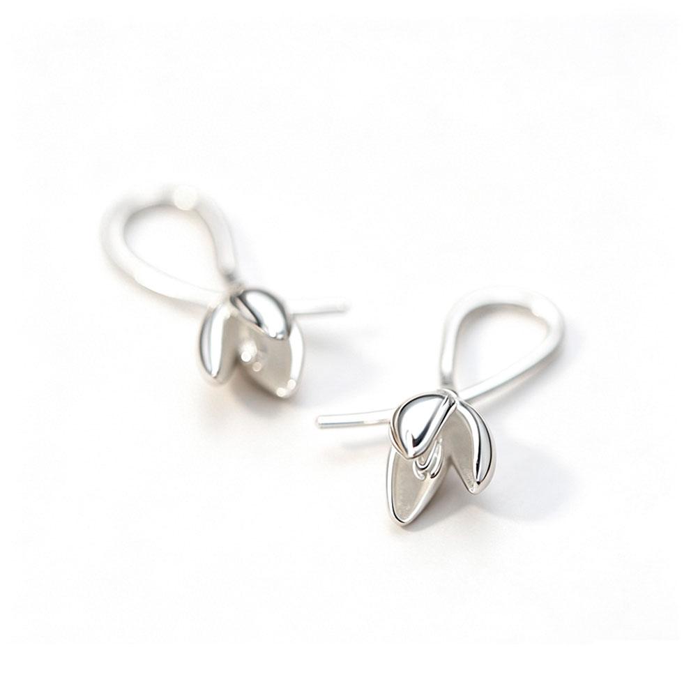 Copper Material Minimalist Magnolia Flower Stud Earrings Light Luxury Jewelry Daily Wear Accessories for Women