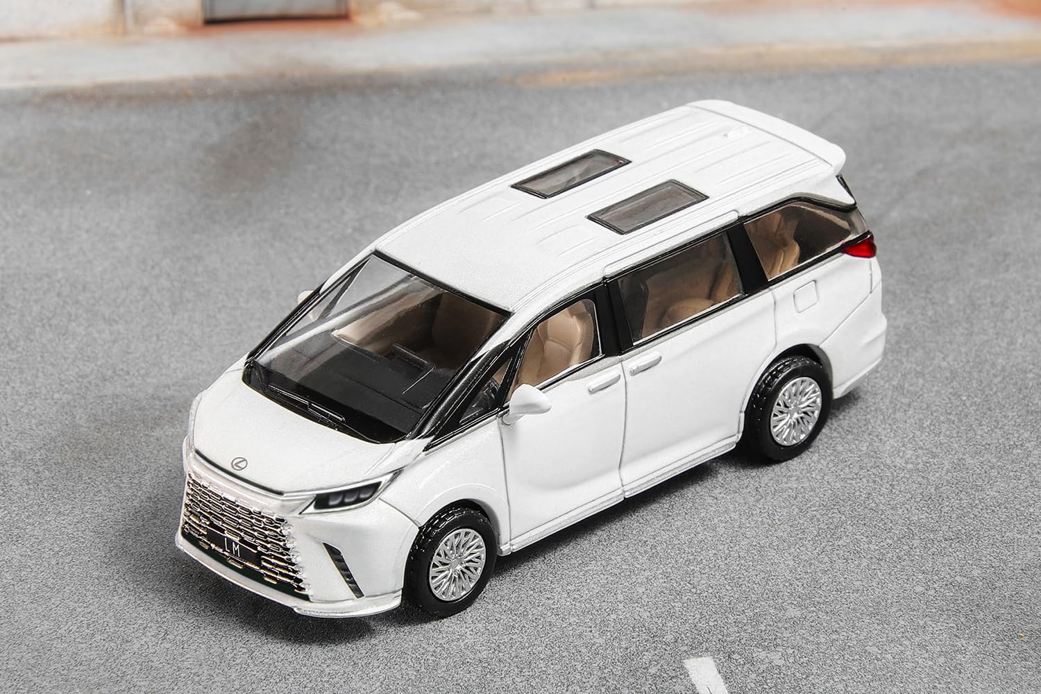 

DIECASTTEAM Lexus LM Белый Готовый продукт 1/64 (AW10) -LHD- LL-027-132