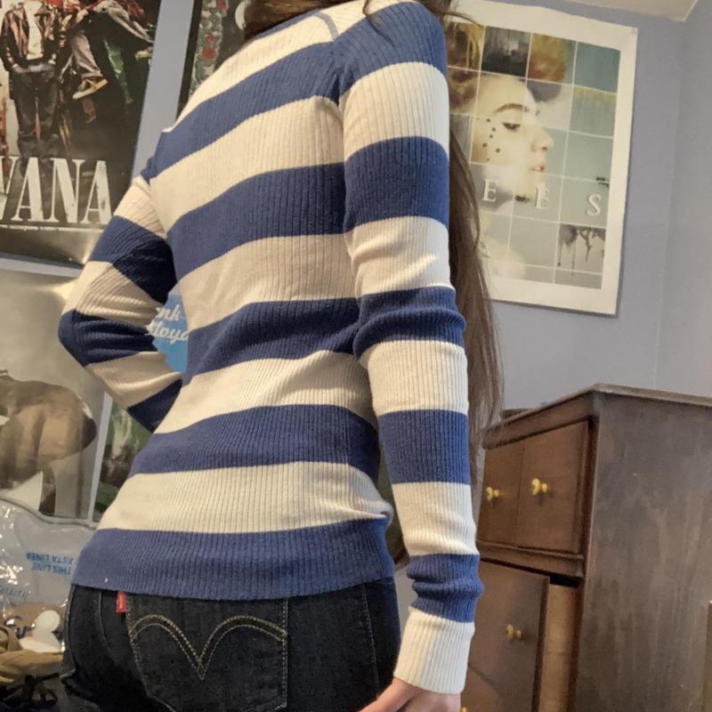 Women's Autumn and Winter New Striped V-neck Long-sleeved Sexy Slim Bottoming Knitwear