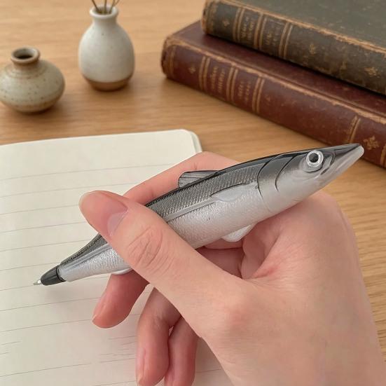 Lustiger Realistischer Gesalzener Fisch Stift Einziehbarer Kugelschreiber Neuheit Schwarzer Gel-Tinte Stift Glattes Schreiben Niedliche Schrullige Schreibwaren für Schüler Büro