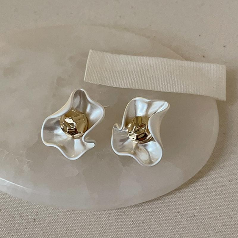 Elegant Flower Studs Earrings Fashion Ear Pin Metal Ear Studs Statement Earrings Creative Ear Jewelry for Woman Girl