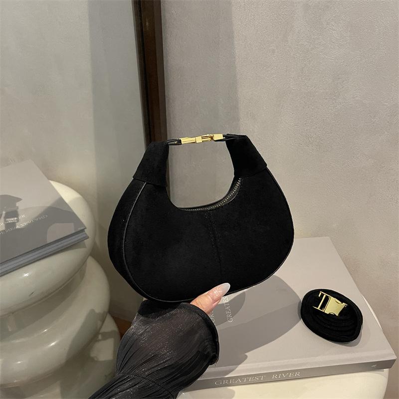 

Retro matte handbag, foreign style, advanced sense, hand carry small bag 2025 niche popular mini messenger mouth red envelope чёрный