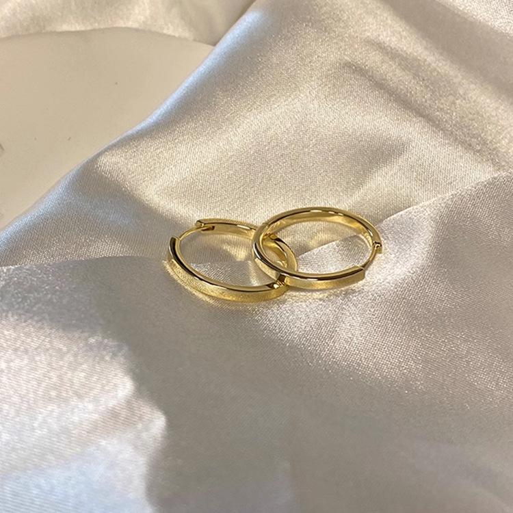 

2023 Trendy Women s s925 Silver Hoop Earrings: Niche Design Circle Studs & Ear Cuffs