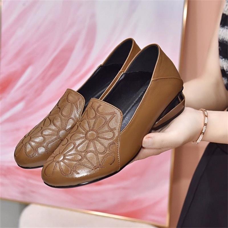 Spring soft leather embroidered round head black beanie shoes single shoes comfortable mother shoes casual small leather shoes