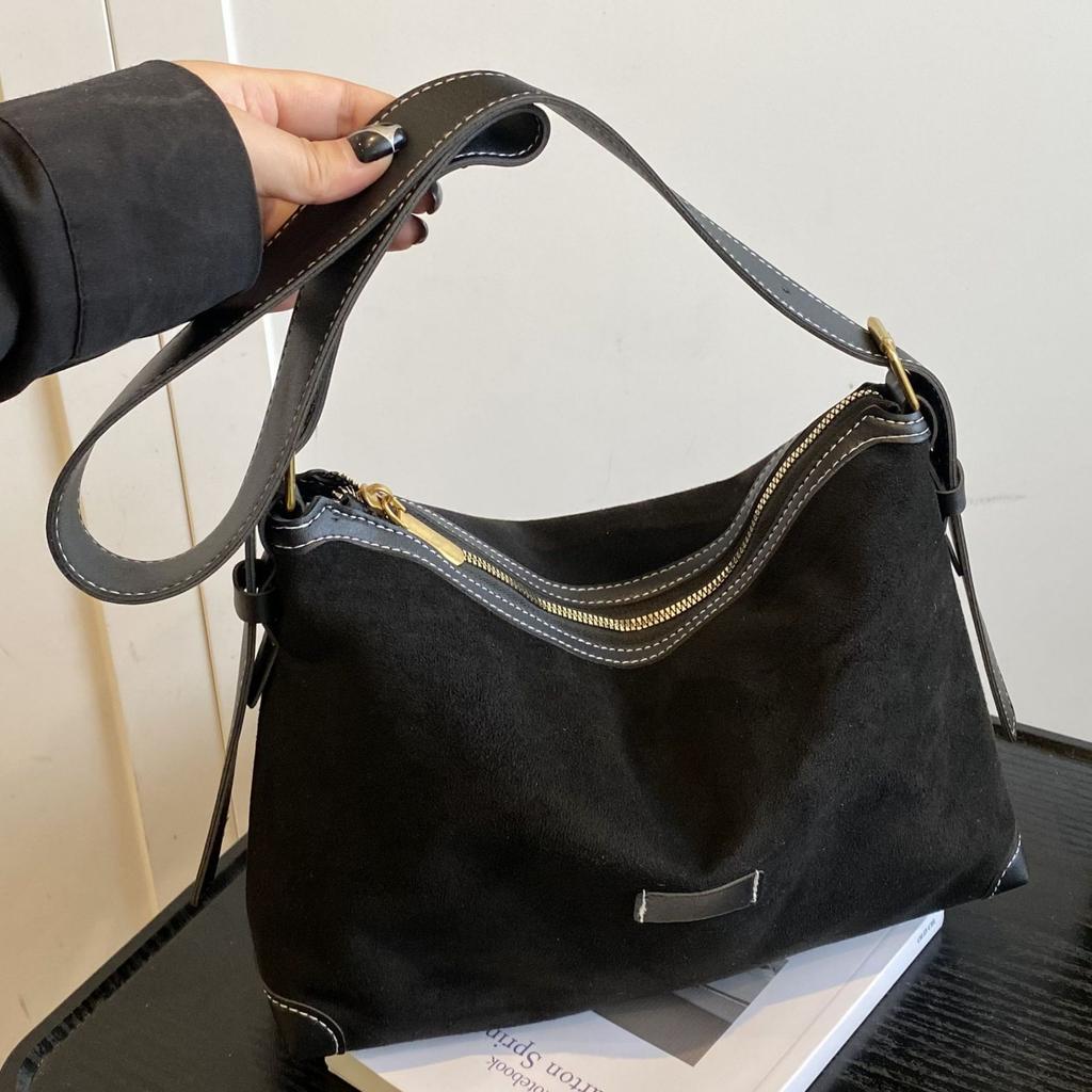 European and American large-capacity portable large bag suede commuter underarm bag women's new retro versatile shoulder messenger bag