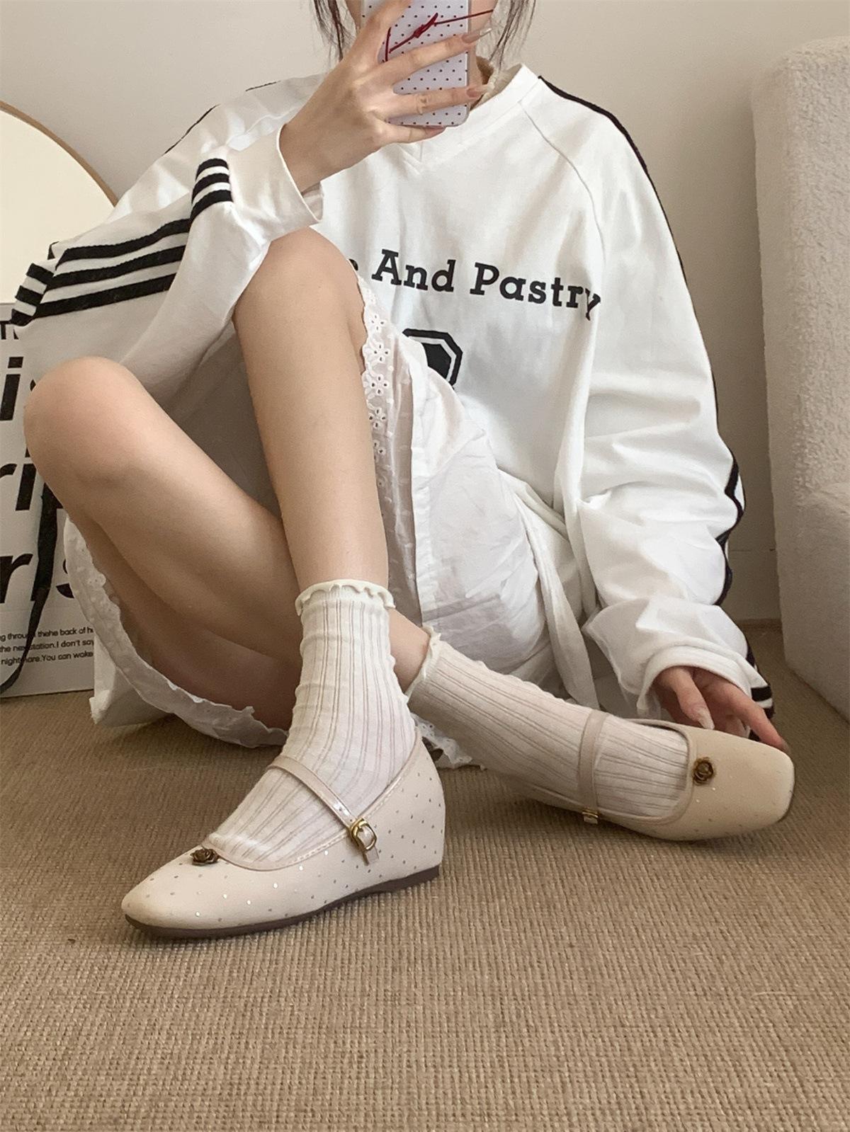 

Внутреннее увеличение высоты~ Ретро туфли Мэри Джейн с камелией женские весенне-осенние балетки с квадратным носком и мелким вырезом одинарные туфли 35