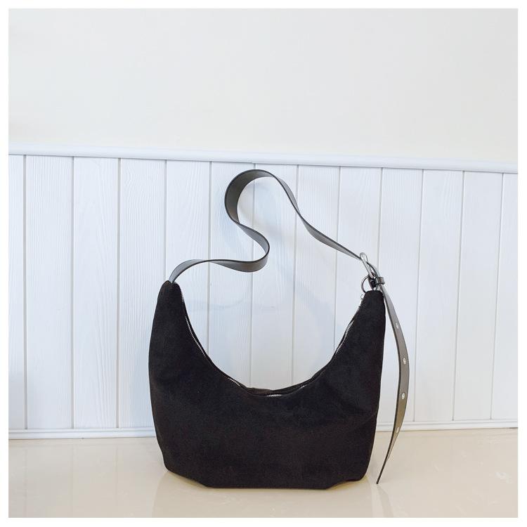 

Korean version of personalized suede fashion portable dumpling bag retro high-value commuter single shoulder crossbody armpit bag