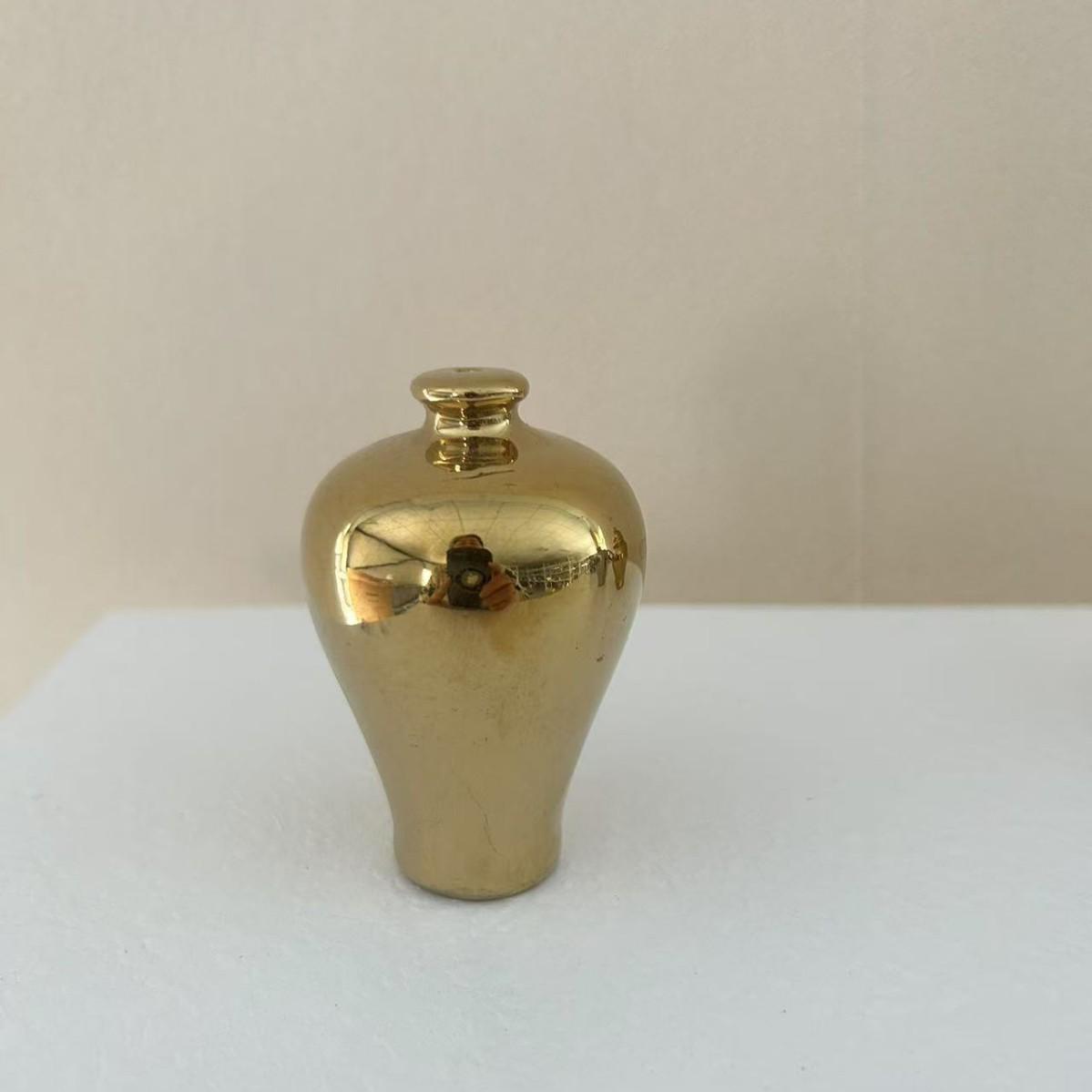 Jingdezhen Ceramic Pendant: Mini Blue/White Porcelain Gold-Trimmed Wind Chime Christmas Ornament for Car.