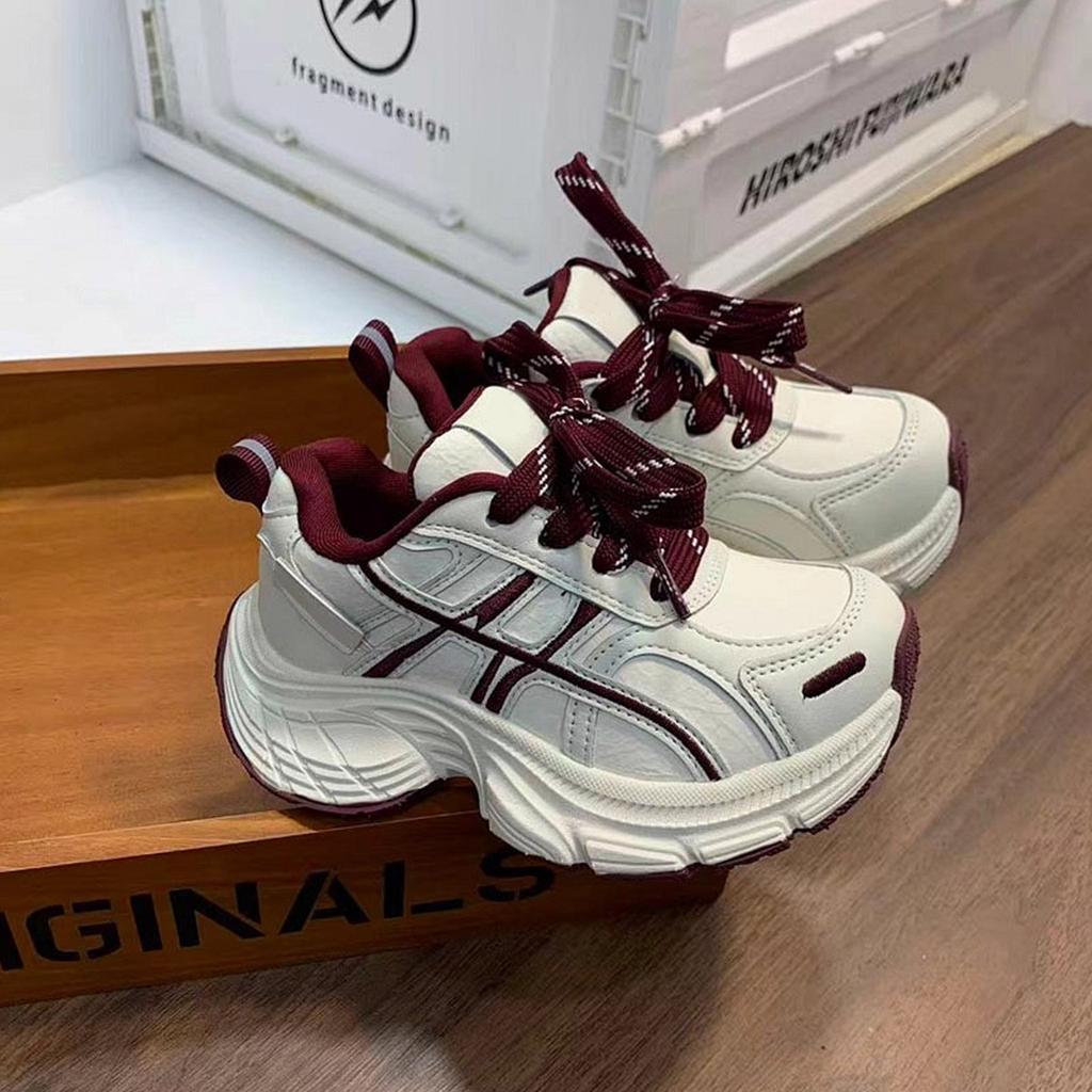 Spring new classmates boys light and comfortable sports running shoes Korean version fashion trendy girls dad shoes