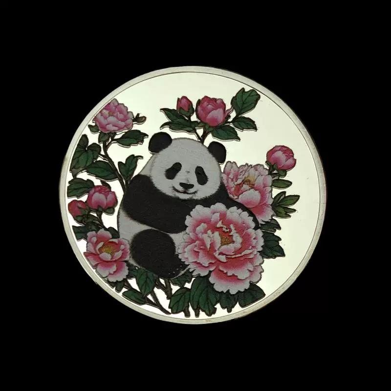 Tourist attractions, national treasures, panda souvenirs, playing with coins, commemorative medals, gold and silver coins, giant panda coins