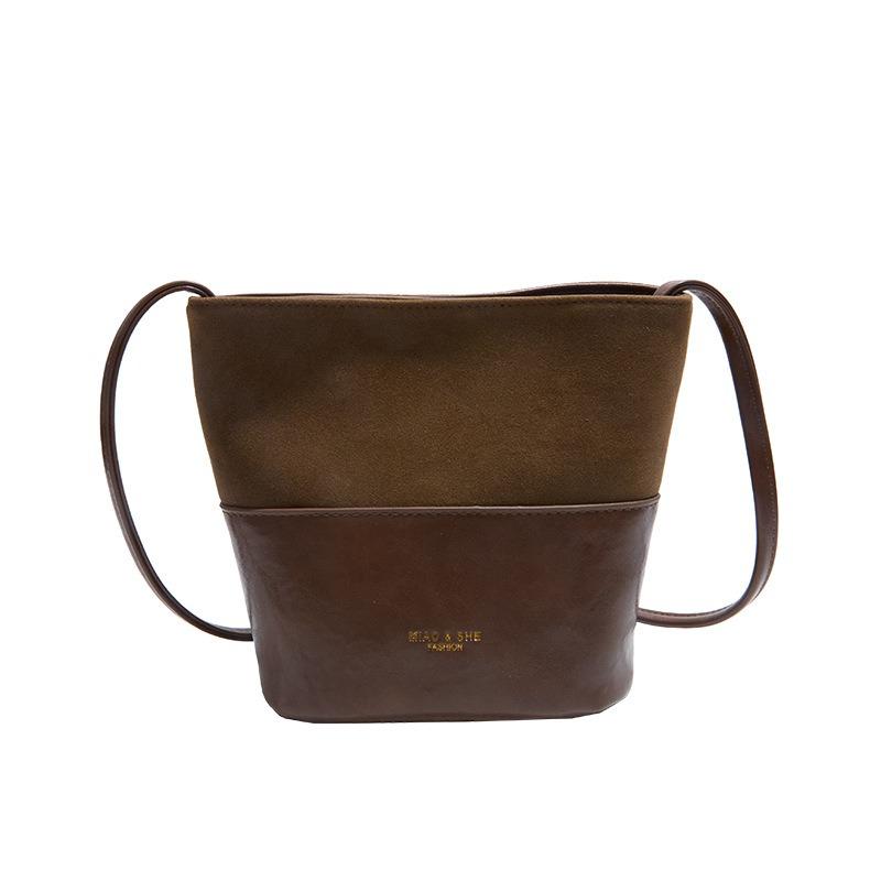 Premium matte leather splicing bucket bag women's new fashionable retro lightweight small bucket bag casual messenger bag