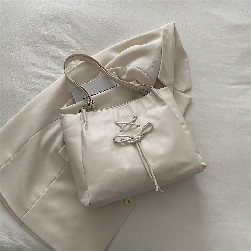 Underarm Handbag Large Capacity Personality Fashion Simple 2025 New Sweet Bow Commuter Shoulder Tote Bag