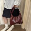 Fashion highvalue underarm bag women's spring new simple wind chain commuter shoulder messenger bag