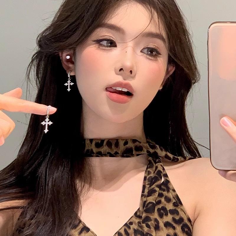 Cross-shaped Cold and Elegant Minimalist High-end Casual Luxury Personalized Style Stud Earrings for Women