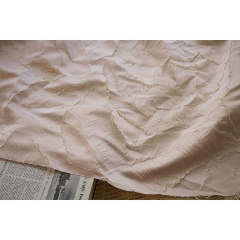 Wyróżniający się tkany złoty duży liść trójwymiarowy wykwintny płaszcz damski tkanina cheongsam piękna sukienka bukiet pakunkowy kwiaty tkaniny zasłonowe