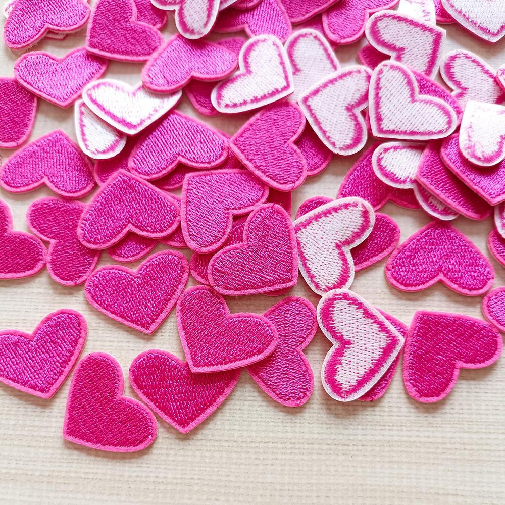 20 ks Barevné nášivky ve tvaru srdce s výšivkou srdce, aplikace, nášivka na oblečení, dekorace