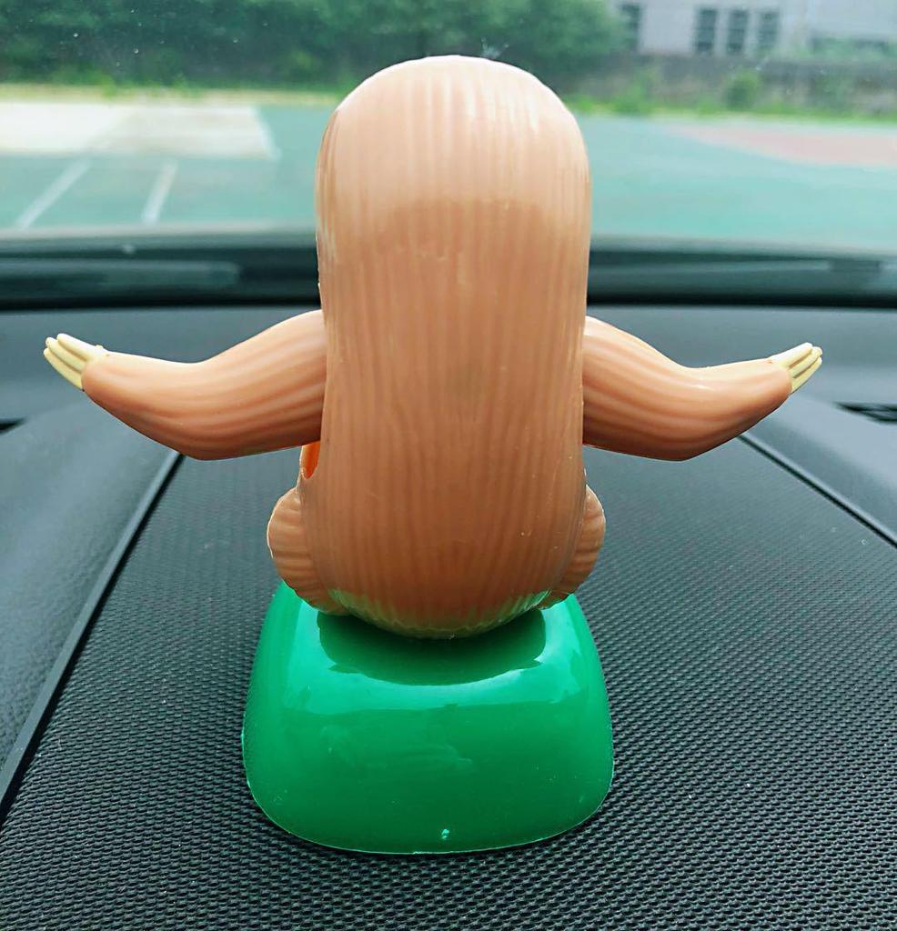 Sloth Solar-Powered Car Ornament - Cartoon Shaking Head Doll, Creative Halloween Gift, Custom Car Accessory
