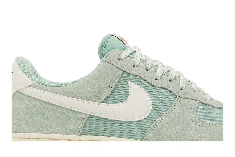 Men's Sneakers Nike Air Force 1 Low '07 LV8 Certified Fresh Enamel Green