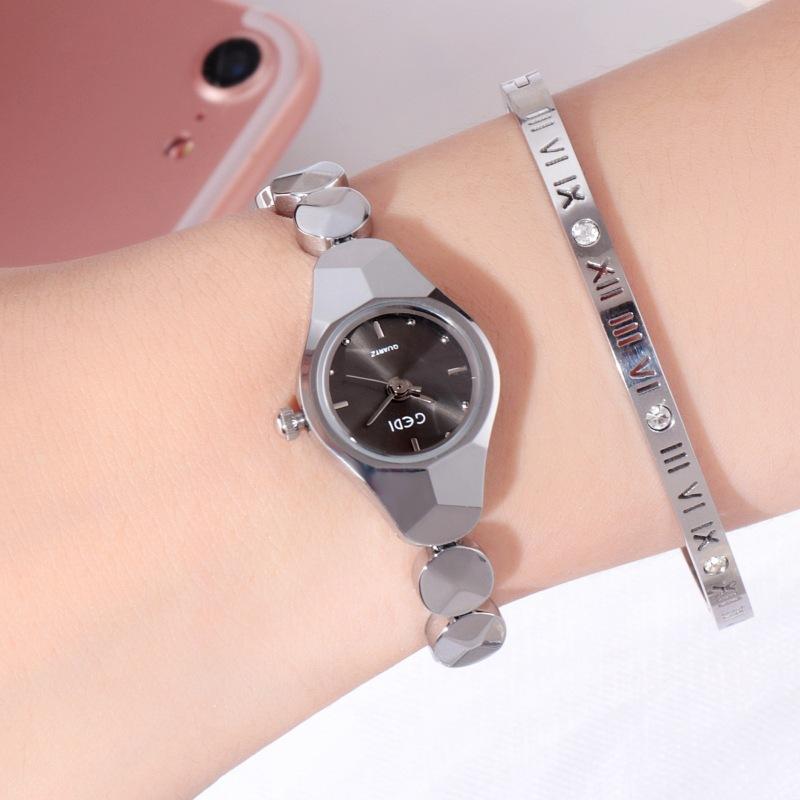 Goldie Gedi Exquisite Compact Round Dial Fashion Premium Versatile Bracelet Watch Waterproof Ladies Quartz Watch