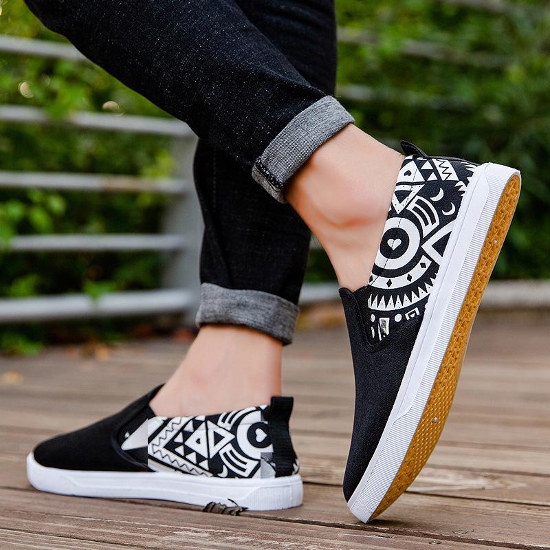 Men's Casual Breathable Slip-On Korean Style Hand-Painted Canvas Shoes - Comfortable Lazy Shoes for Students.
