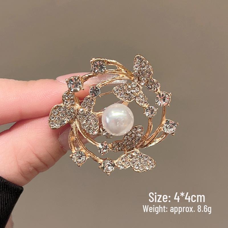 

Элегантная брошь-булавка в виде жемчужной бабочки – изысканный аксессуар для одежды