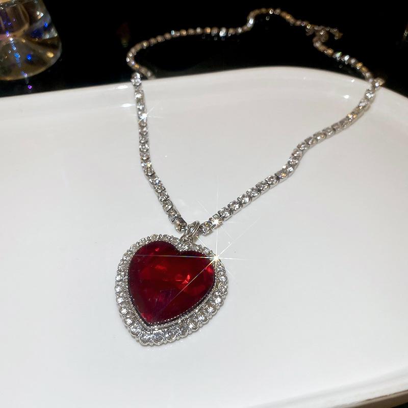 Exaggerated Red Crystal Heart Pendant Necklaces for Women Luxury Full Rhinestone Long Chain Necklaces Love Forever Jewelry Gifts