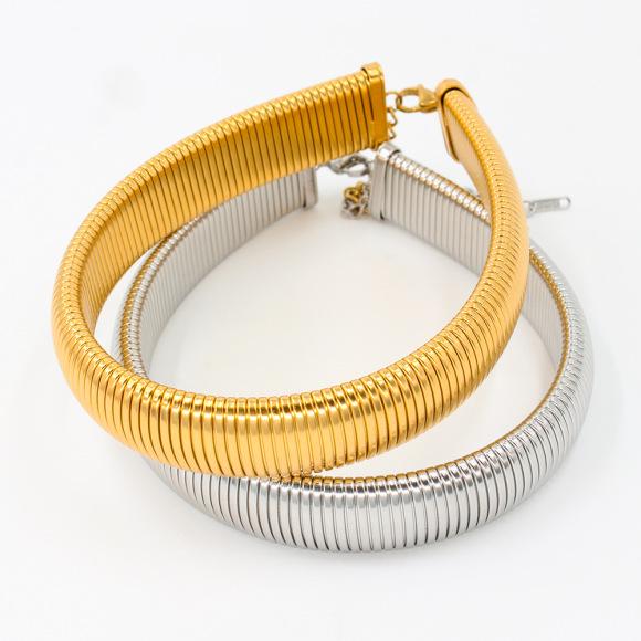 Trendiges Damen-Armreif aus Titanstahl, 18 Karat vergoldet, oval, mit dreifarbigem Zirkon