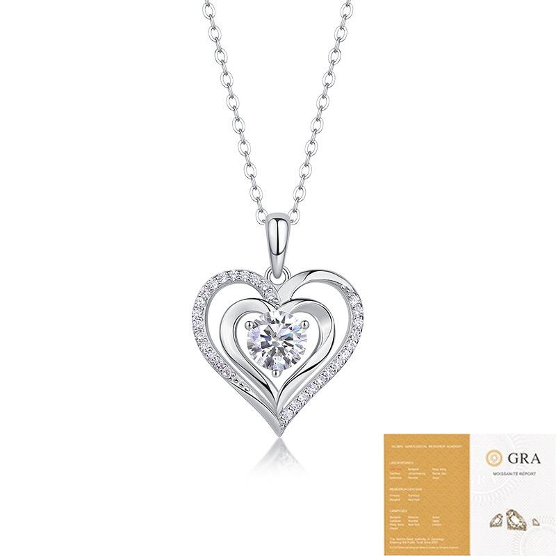 S silver heart necklace, moissanite love pendant, collarbone chain, hot-selling silver jewelry, non-fading necklace.