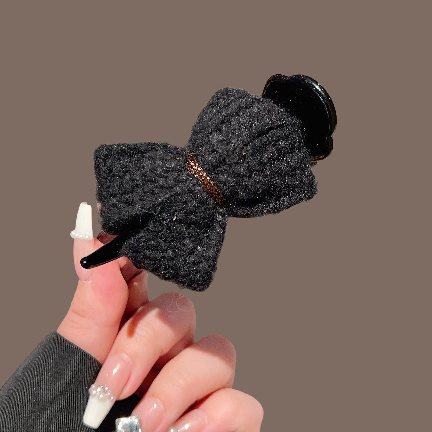 2025 Autumn/Winter Knitted Bow Hair Claw Clip - Elegant Bun Styling Accessory