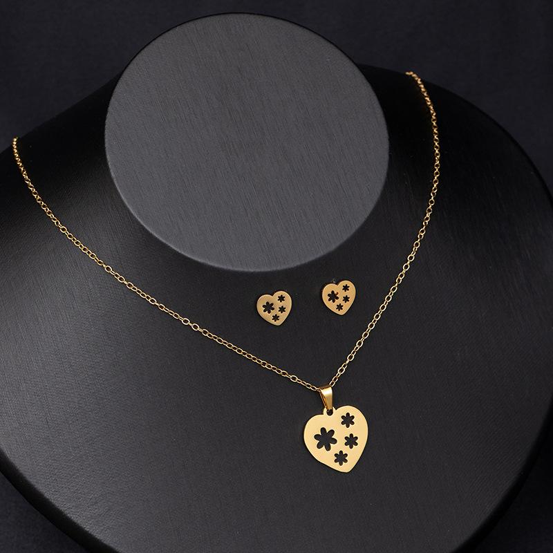 Fashion Hollow Love Glossy Necklace Earrings Set Women'S Niche Design Heart Pendant Earrings Necklace