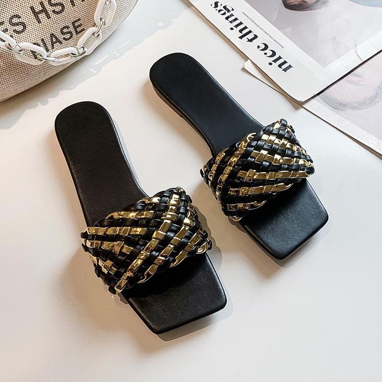 Slippers Women's Fashion Wear 2025 New Summer Internet Celebrity Weaving Flat Bottom One Word Drag Seaside Vacation Beach