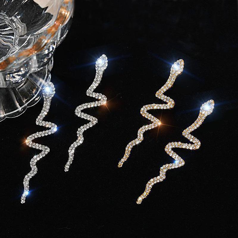 New Jewelry: Snake Shaped Earrings for Women with A Niche Design, Fashionable Earrings