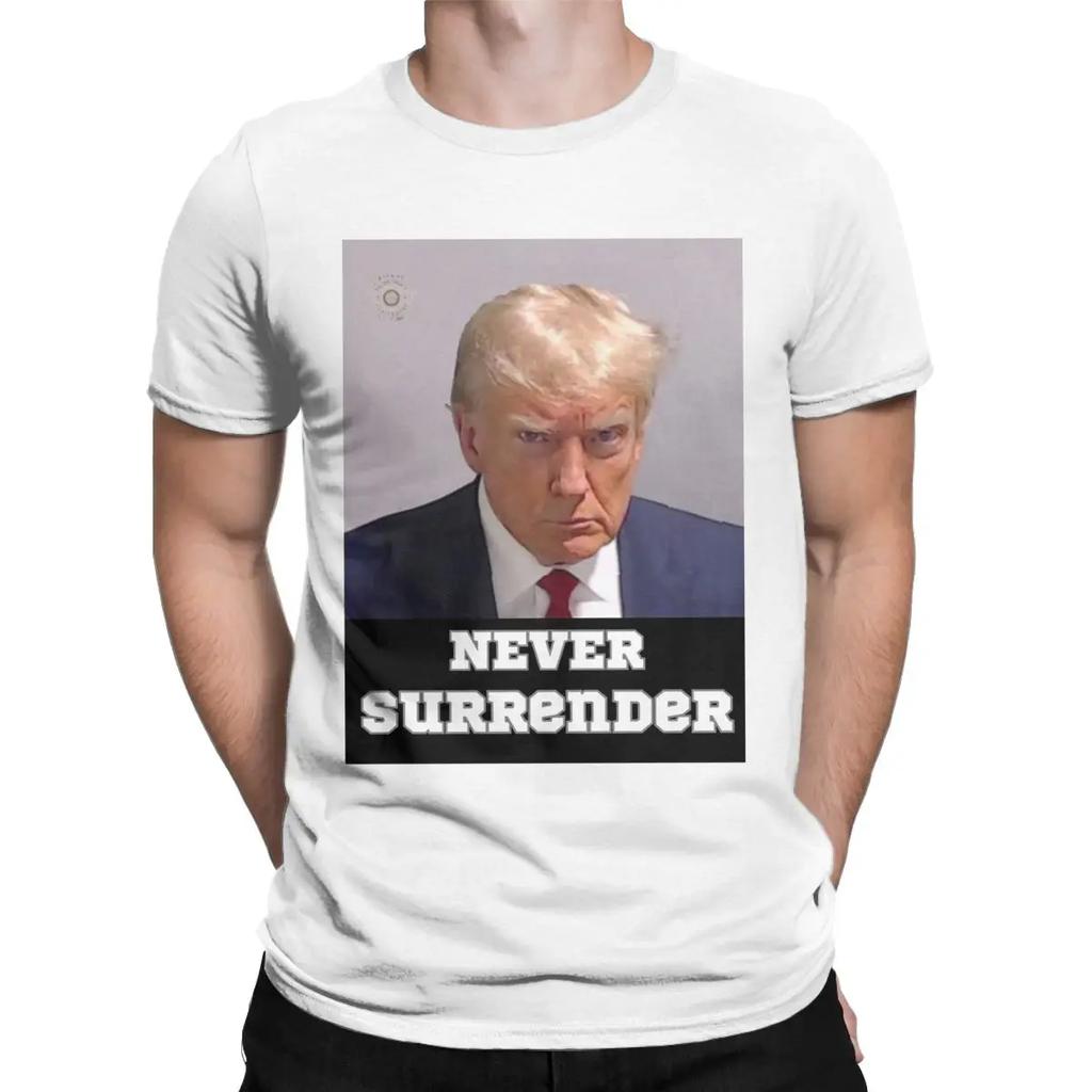 Trump Mugshot Never Surrender T-Shirt Uomo Cotone Unica Maglietta Girocollo Donald Tee Manica Corta Abbigliamento Taglia Grande