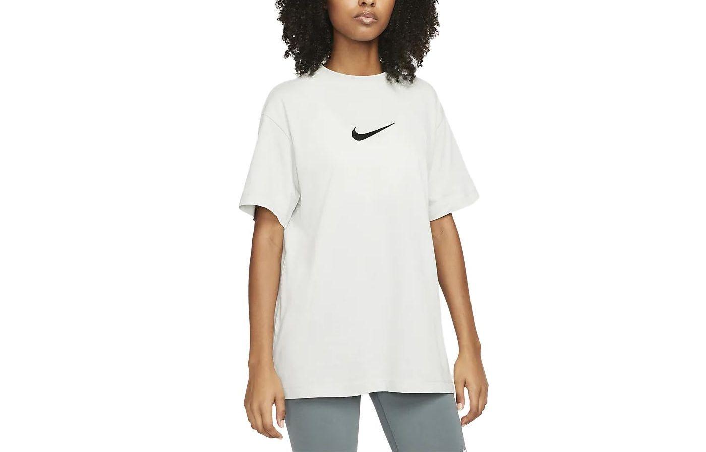 

Nike T Shirts Women s White Crew Neck Moderate Straight Fit FD1129-034 XS