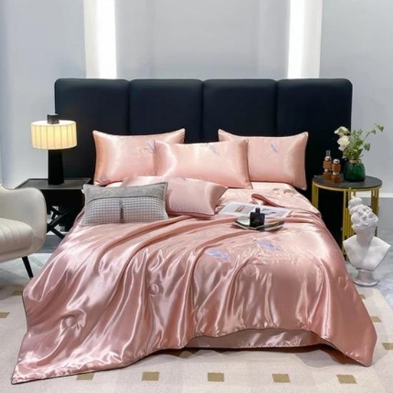 Summer Comfort Guaranteed:Ice - Silk Summer Quilt: Your Key To A Breezy Summer