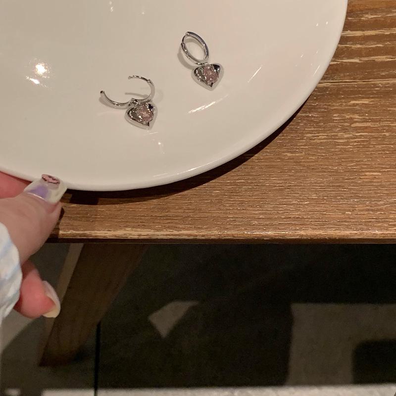 

Heart Zircon Ear Cuffs 2023: Stylish, Sweet, and Versatile High-End Earrings